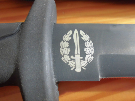 Hola pongo en venta este cuchillo de mi colección:
Aitor Hammerhead, modelo similar al último Aitor entregado 10