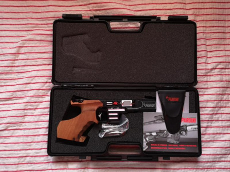 Hola, vendo esta pardini por poco uso, tiene dos años y unas 10 tiradas.
Cacha de zurdo talla M. 
Estoy 02