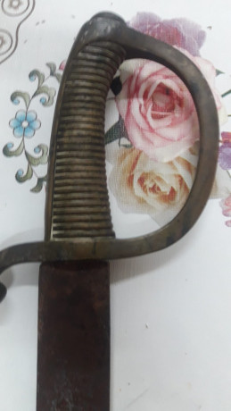 Buenas tardes compañeros, un amigo ha encontrado este sable del que no sabe la procedencia, en la hoja 00