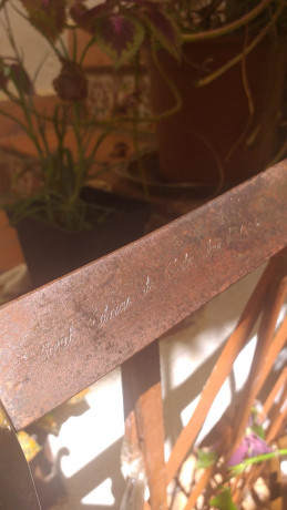 Buenas tardes compañeros, un amigo ha encontrado este sable del que no sabe la procedencia, en la hoja 20