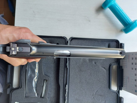 Un compañero del club vende esta Sig Sauer P210 con cañon de 6”. Funciona perfectamente y agrupa que da 11