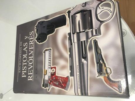 Tengo piecerio vario que ya no voy a dar uso de una llama M82 pasadores,muelles,rampones, agujas, martillo,uña 30