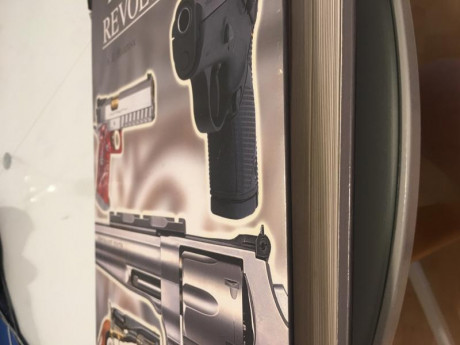 Tengo piecerio vario que ya no voy a dar uso de una llama M82 pasadores,muelles,rampones, agujas, martillo,uña 51