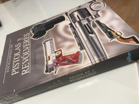 Tengo piecerio vario que ya no voy a dar uso de una llama M82 pasadores,muelles,rampones, agujas, martillo,uña 60