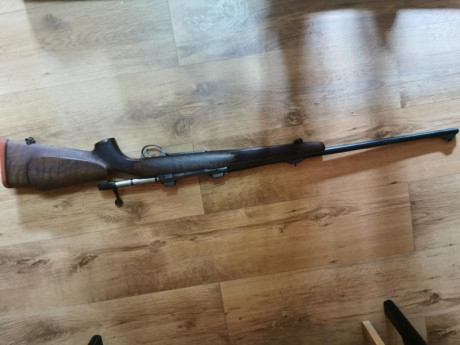 Hola, vendo rifle, sako l691, cal 300wm en perfecto estado de maderas y pavon,  gatillo con estrías,pistolete 02