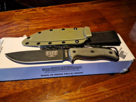 Vendo éste magnífico cuchillo esee 6, completamente nuevo y con tahali de cuero. Pido 140€ envío incluido. 02