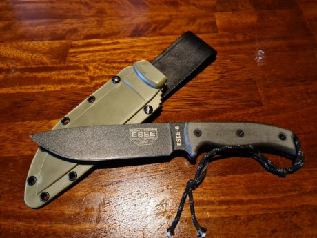 Vendo éste magnífico cuchillo esee 6, completamente nuevo y con tahali de cuero. Pido 140€ envío incluido. 01