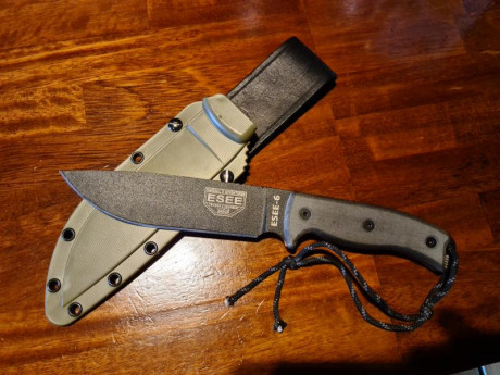 Vendo éste magnífico cuchillo esee 6, completamente nuevo y con tahali de cuero. Pido 140€ envío incluido. 00