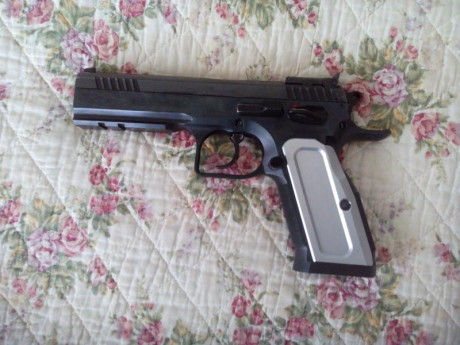 Hola.
Por falta de espacio ( que no de cupo) vendo UNA de las siguientes armas:
Cuando venda una de ellas 42