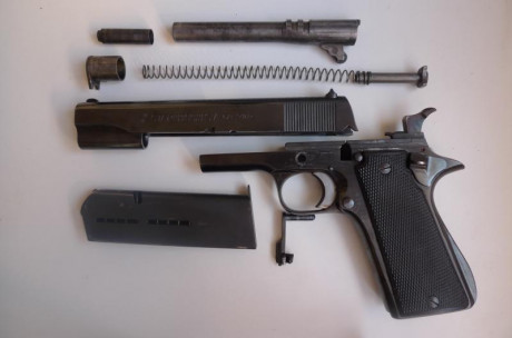 Buenas foreros.

A la venta preciosa Star modelo B de 1944 en calibre 9 para.

Funciona perfectamente, 100