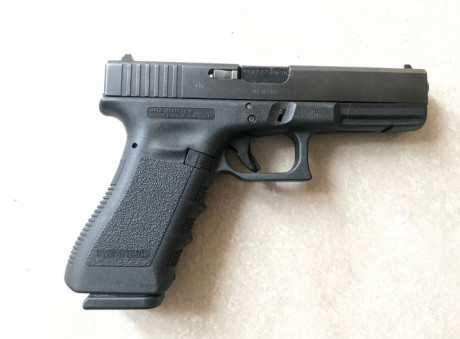 Vendo Glock 17 3Gen cal. 9Pb, en estado excelente. El conjunto incluye 2 cargadores y el maletín original.
Precio 01