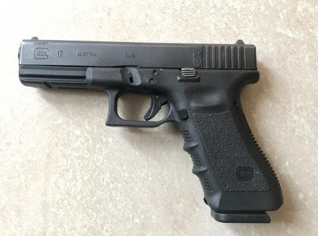 Vendo Glock 17 3Gen cal. 9Pb, en estado excelente. El conjunto incluye 2 cargadores y el maletín original.
Precio 00