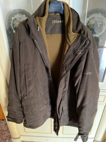 Pongo a la venta una chaqueta de la prestigiosa marca BLASER, modelo ARGALI, completamente nueva, sólo 02