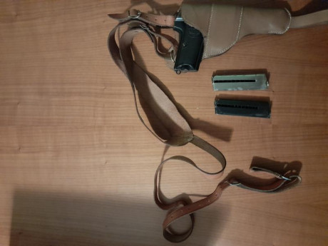 Vendo Astra 300, calibre 9 Cto. Pavón original, perfecto estado mecánico, con tres cargadores uno cromado 02