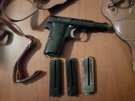 Vendo Astra 300, calibre 9 Cto. Pavón original, perfecto estado mecánico, con tres cargadores uno cromado 11