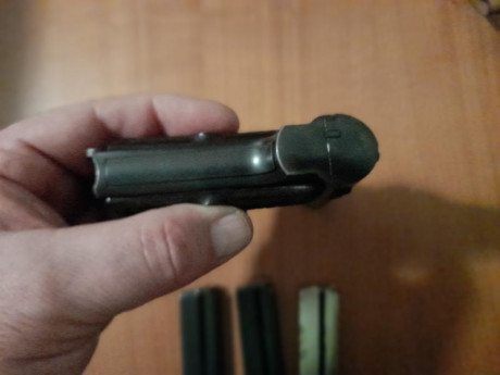 Vendo Astra 300, calibre 9 Cto. Pavón original, perfecto estado mecánico, con tres cargadores uno cromado 20