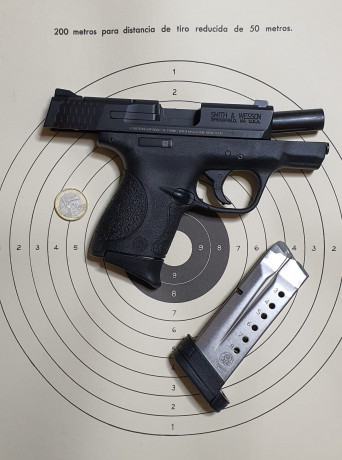 Hola pues caprichos que vienen y se quedan en el armero después de una docena de disparos 
Dos cargadores 00