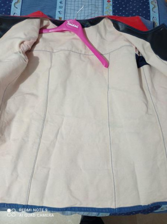 Hola vendo chaqueta de tiro en buen estado es una 48-50 
la vendo por que me esta pequeña  70€ envio incluido 01