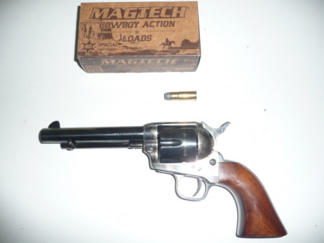 Vendo Revolver Uberti en calibre 44.40. Estado general excelente, muy pocos tiros. Previo 325 € gastos 01