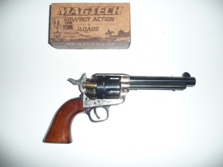 Vendo Revolver Uberti en calibre 44.40. Estado general excelente, muy pocos tiros. Previo 325 € gastos 00
