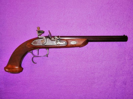 Vendo pistola Pedersoli LePage de chispa, ideal para modalidad Cominazzo.

Perfecto estado de madera y 00