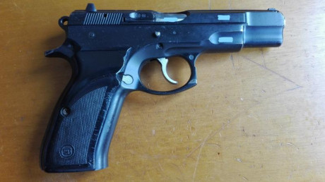 Hola amigos! ya que se muestran tantas armas buenas creo que a los propietarios de una cz 75 se nos tendría 141