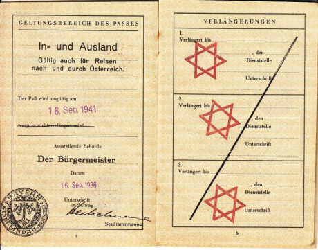  EN RECUERDO Y HOMENAJE A LOS QUE YA NO ESTÁN. 

Si pones en  GOOGLE    PASAPORTES EN LA MEMORIA   da 22