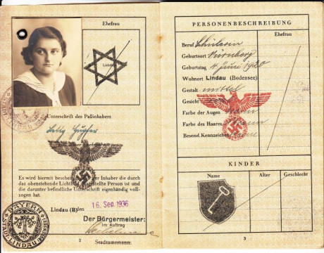  EN RECUERDO Y HOMENAJE A LOS QUE YA NO ESTÁN. 

Si pones en  GOOGLE    PASAPORTES EN LA MEMORIA   da 21