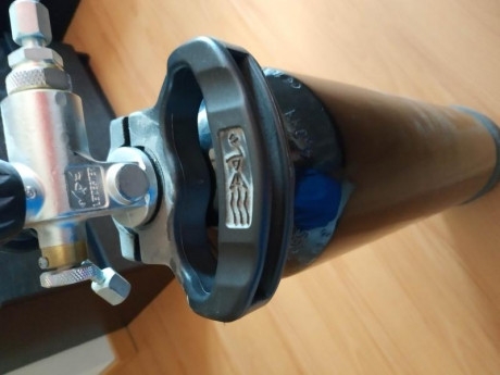 Buenas
Vendo scuba con una recarga y sin pasar la revisión.
Es de 300b y de 7 litros.lleva de serie el 00