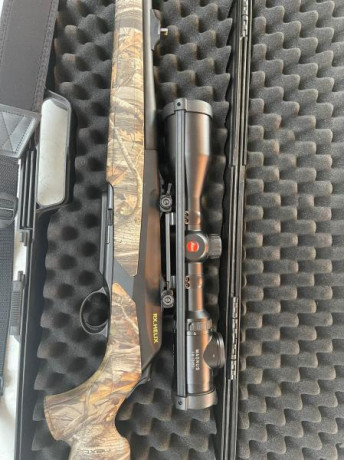 Un amigo vende rifle Merkel Helix calibre 338 Wm. 
El arma tiene instalado un visor Leica Magnus 1,5-12x50, 10