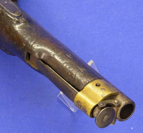 Voy a colocar unas fotos de un arma larga alemana de llave de mecha del siglo XVI. 122