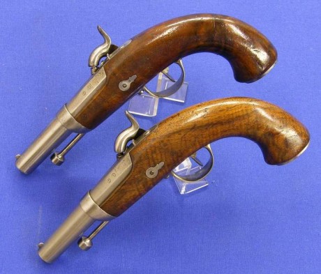 Voy a colocar unas fotos de un arma larga alemana de llave de mecha del siglo XVI. 131