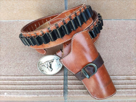 En venta funda revolver con canana porta municion.
Precio 100€ envio incluido

Contacto Watsapp 636151512
 00