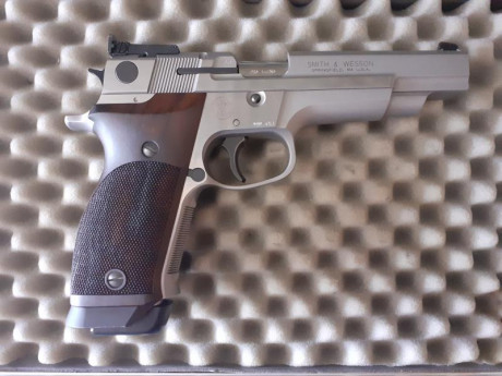 Vendo pistola Smith&Wesson  9mm Target Champion solo utilizada en algunas tiradas de club. Cañón de 00
