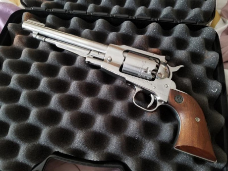 Pues eso que vendo la maravilla de Ruger Old Army, en acero inoxidable, calibre 44, guiado en AE, se encuentra 02