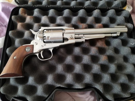 Pues eso que vendo la maravilla de Ruger Old Army, en acero inoxidable, calibre 44, guiado en AE, se encuentra 01