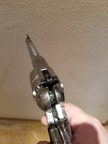 Pues eso que vendo la maravilla de Ruger Old Army, en acero inoxidable, calibre 44, guiado en AE, se encuentra 12