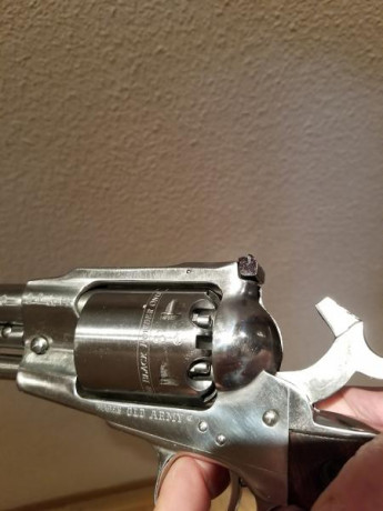 Pues eso que vendo la maravilla de Ruger Old Army, en acero inoxidable, calibre 44, guiado en AE, se encuentra 11