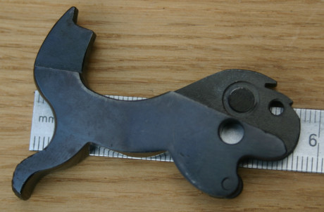 Hola estoy buscando las siguientes piezas para reparar mi revolver Santa Barbara, serían un martillo y 01