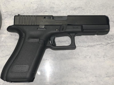 Vendo Glock 17, Gen 5, 4 cargadores, miras originales y de fibra Hiviz, se puede ver en córdoba, 500€ 01
