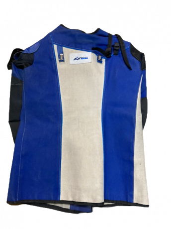 Les ofrezco conjunto de chaqueta de tiro t 56  Akah lona azul y blanca mas correa Gehmann mod.435  de 00