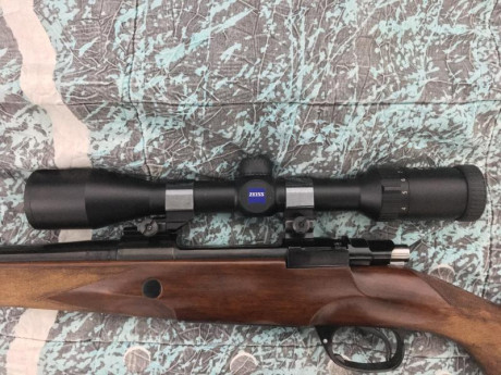 Hola,

vendo visor Zeiss conquest de 3-9x40 muy ligero. Ideal para recechos de montaña.
No es de los hechos 01