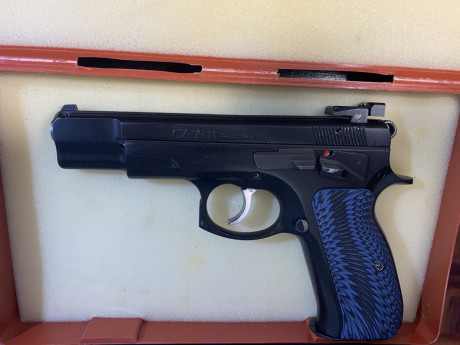 Se vende CZ 75B en buen estado, con dos cargadores, mira LPA, cachas originales y las que tiene puestas 00