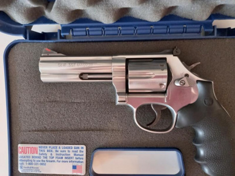 Buenas tardes,

Vendo revolver Smith and Wesson 686 357 magnum acero inox. 4 pulgadas.
Precioso súper 01