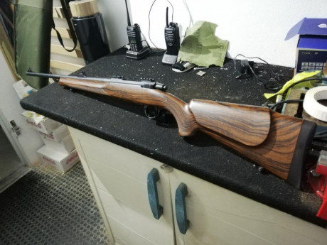 Vendo o cambio rifle de cerrojo Krico Armu 300wm. Es Sintético imitación a madera. Lo compré por capricho 02