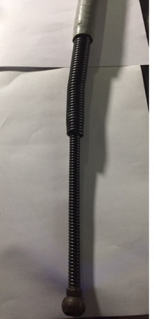 Porra antigua extensible de dos muelles metálicos  en perfecto estado, la vendo para colección, no tengo 01