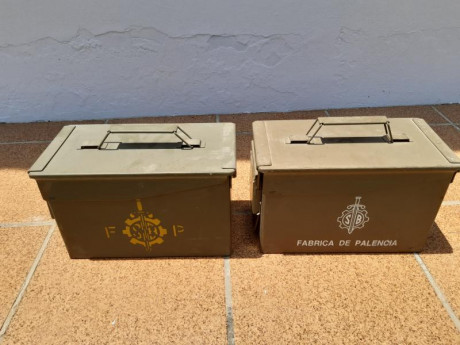 Vendo dos cajas metalicas usadas solo al salir de fabrica y si tener mas usos ( 30 € + porte) 01