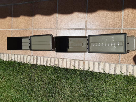 Vendo dos cajas metalicas usadas solo al salir de fabrica y si tener mas usos ( 30 € + porte) 00