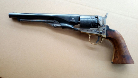 Hola, vendo revolver avancarga guiado como Colt calibre 44 , muy pocos tiros, no es original sino una 31