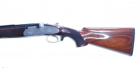 Se vende escopeta Beretta S2 con cañón de 71cm, choques fijos, de 1 y 3 estrellas, con culata de lomo 02
